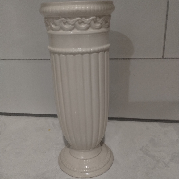 Abrigada Decma Portugal Creamware Tulip Vase - Picture 3 of 3